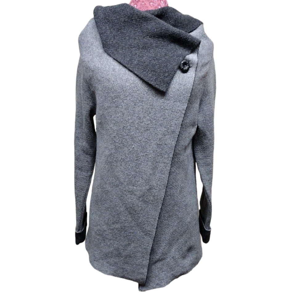 Chiaramente Gray Sweater Poncho Size Medium